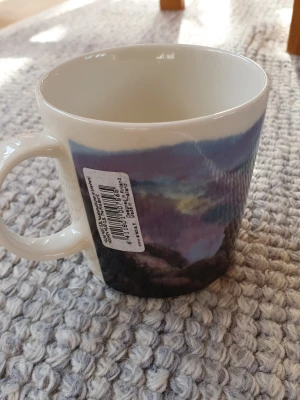 Muminmugg Snusmumriken och eldanden Mumin  - Felfri mugg med etikett kvar. Säljer fler Muminmuggar så kika gärna också på mina övriga annonser. Packar mycket noggrant. 