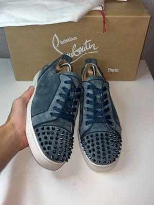 Washed blue Christian Louboutin  - Sällsynta färgen washed blue som inte tillverkas längre} Size 41 passar 42} Box,Dustbag och kort medföljer} Nyskick, inga defekter, använda fåtal gånger} Skriv vid köp eller vid funderingar} 