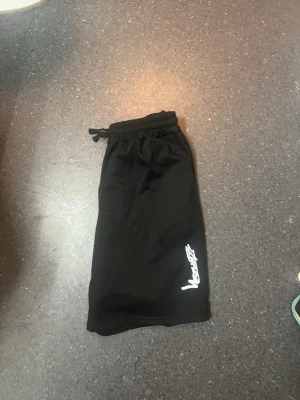 Stussy shorts - Helt nya Stussy shorts!! storlek M men upplevs som större, man kan säga att de är baggy