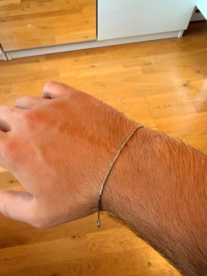 Tunt kedjearmband - Schysst tunt kedjearmband, passar perfekt med bracelet stack. Pris 100kr