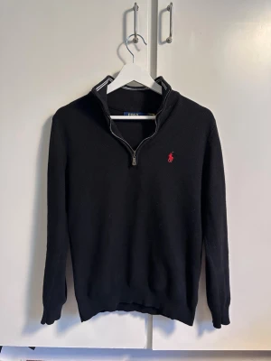 Svart stickad tröja Polo Ralph Lauren - Size: M