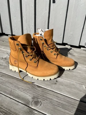 Timberlands - Timberlands extralight i storlek 40. En lättare och mindre klumpig modell av den klassiska skon. Knappt använda, superfint skick