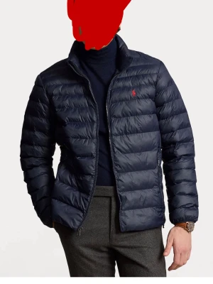  Ralph Lauren jacka - Säljer en polo larpha lauren jacka. Jackan är nästan helt ny haft den på mig endast ett par gånger. Ny pris 3400kr 
