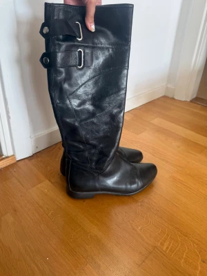 Boots - Vintage stövlar, sköna att gå i. Pris kan diskuteras. 