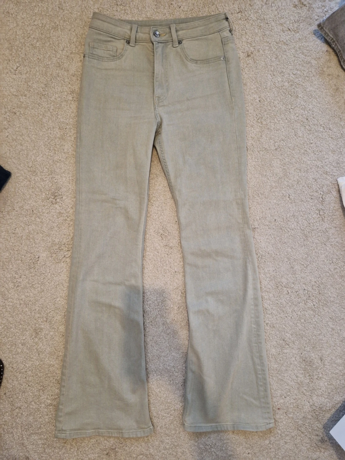 Grå bootcut jeans