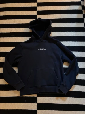 Notre Succes Hoodie - Säljer nu denna sjukt fräscha hoodie från märket Notre Succes, tröjan är i 10/10 skick och nypris är runt 800kr