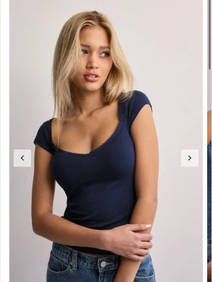 Mörkblå topp Nelly - Mörkblå t-shirt från Nelly, inga defekter💞💞