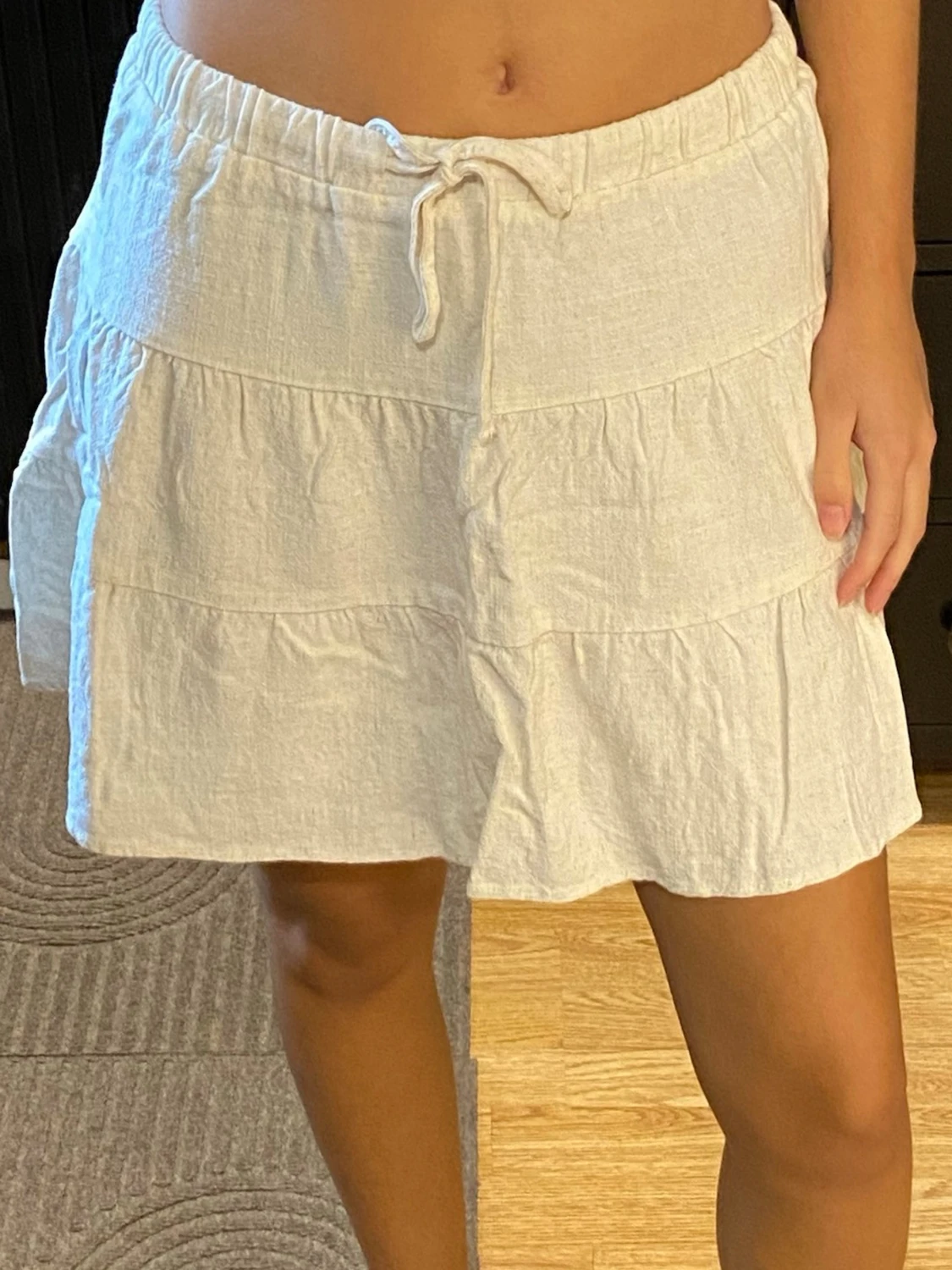 Beige linnekjol med snörning