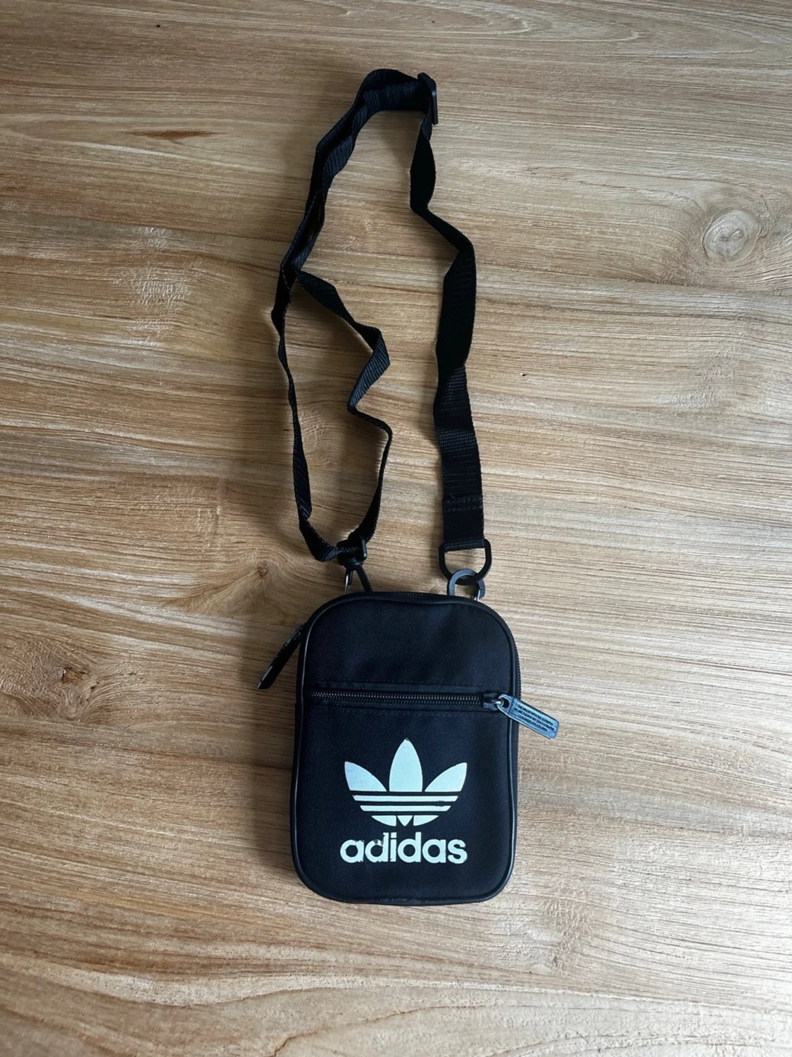 Svart axelväska från Adidas