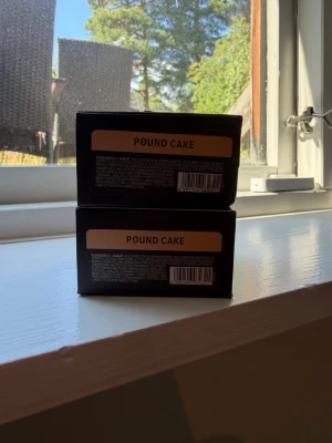 Huda Beauty Easy Bake Pound Cake puder 2-Pack  - Säljer Huda Beauty Easy Bake Loose Baking & Setting Powder i nyansen Pound Cake. 2- pack helt nya 20g .