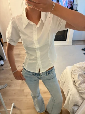 Figursydd skjorta  - Supersnygg skjorta som aldrig är använd. Kolla gärna mina andra annonser! 💌