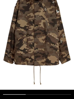 SÖKER HM JACKA - Söker denna camo jackan i S eller xs kontakta jättegärna om ni har så kan vi diskutera pris