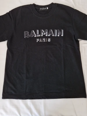 Balmain t-shirt - Bara använd några gånger, skriv vid intresse