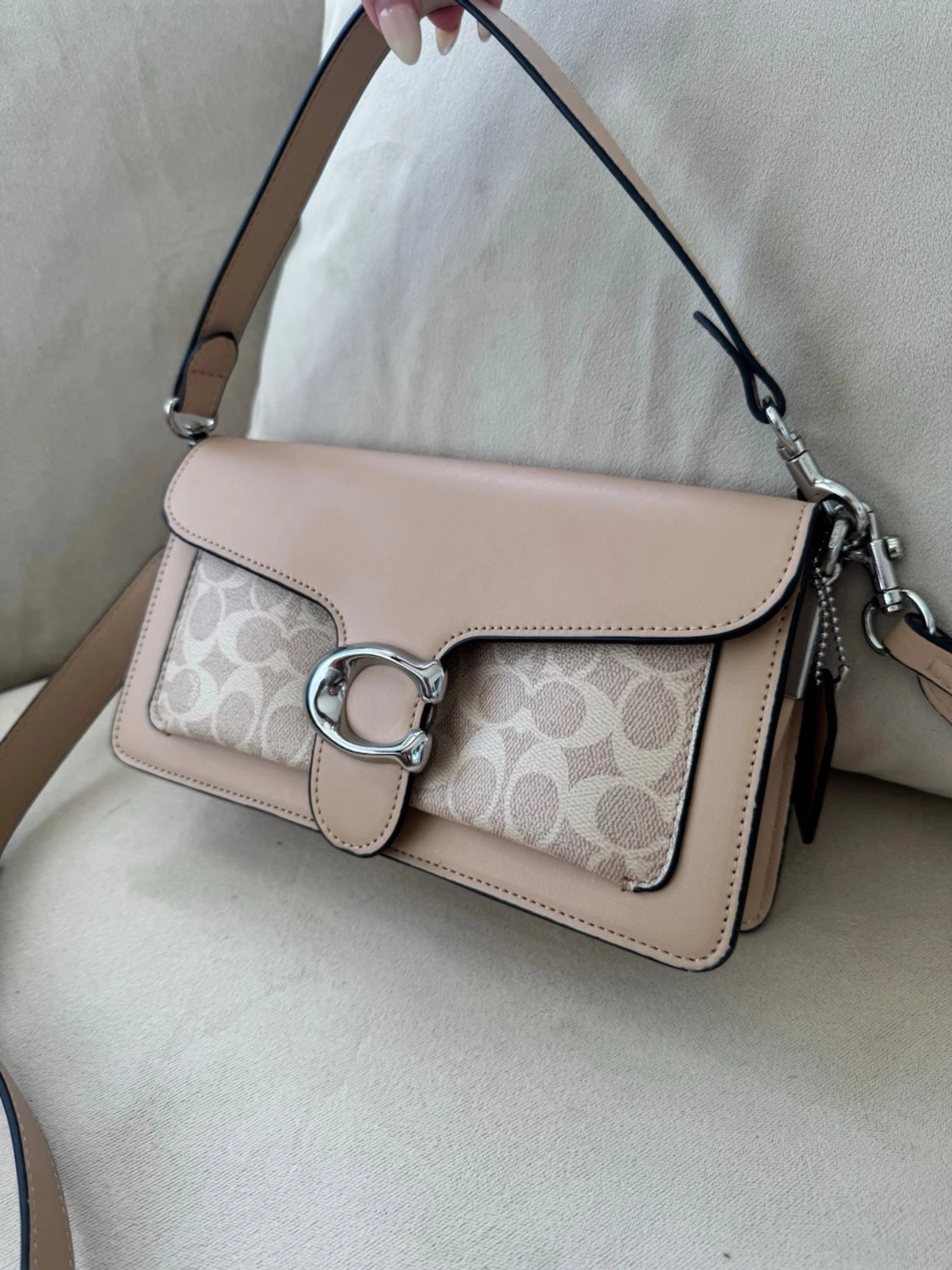 Beige axelväska med silverdetalj - 3