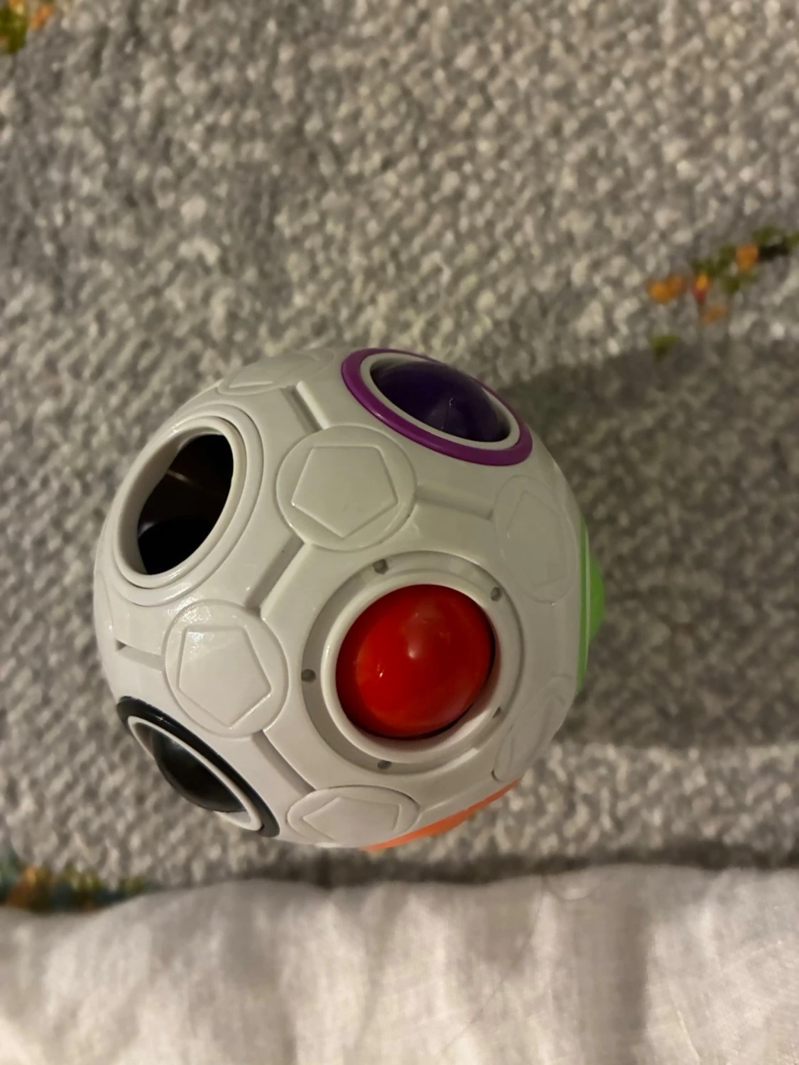 Fidgetboll med färgade knappar - 1