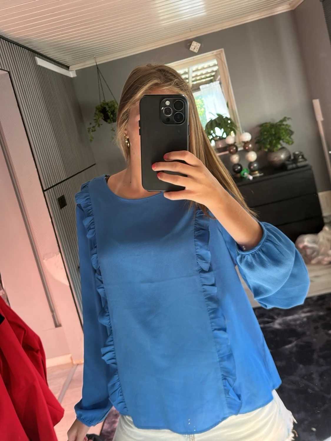 Blå blus med volangdetaljer - 1