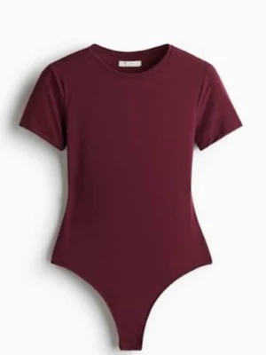 Vinröd body - Slutsåld vinröd body som aldrig är använd 💗