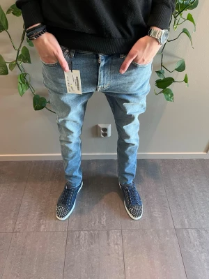 Tiger of Sweden jeans nya - Helt nya jeans ifrån tiger of Sweden med prislappen kvar på. Storleken är W29 L32 i modellen evolve vilket är Slimfit. Kvitto kan visas privat