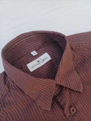 Jacques Heim skjorta - Jacques Heim vintage skjorta väldigt eftertraktat och populärt. Skräddarsydd/insydd för perfekt passform! Ny pris=2000kr, vårt pris=499kr. (Original design)