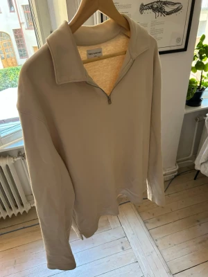 Beige halvzip från these glory days, storlek S - Halvzip från These glory days, storlek S
