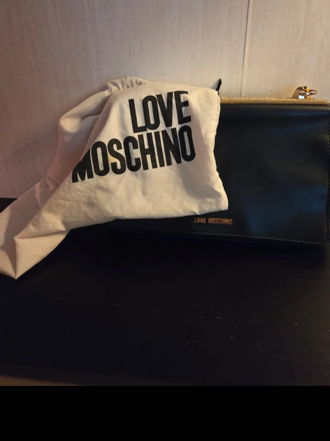 Svart axelväska från Love Moschino - 5