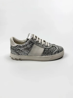 Valentino Flycrew Skor - Valentino Garavani Flycrew Sneakers | Storlek 37 | Skick 9,5/10 | Nypris ca 7 700 kr | 100% autentiska | Alla nitar sitter kvar |