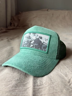 Velvet keps - Säljer nu min Emilio Pendenza velvet keps då den inte används längre. Den är använd cirka 10 gånger så skicket är fint. Nypris 550kr. 