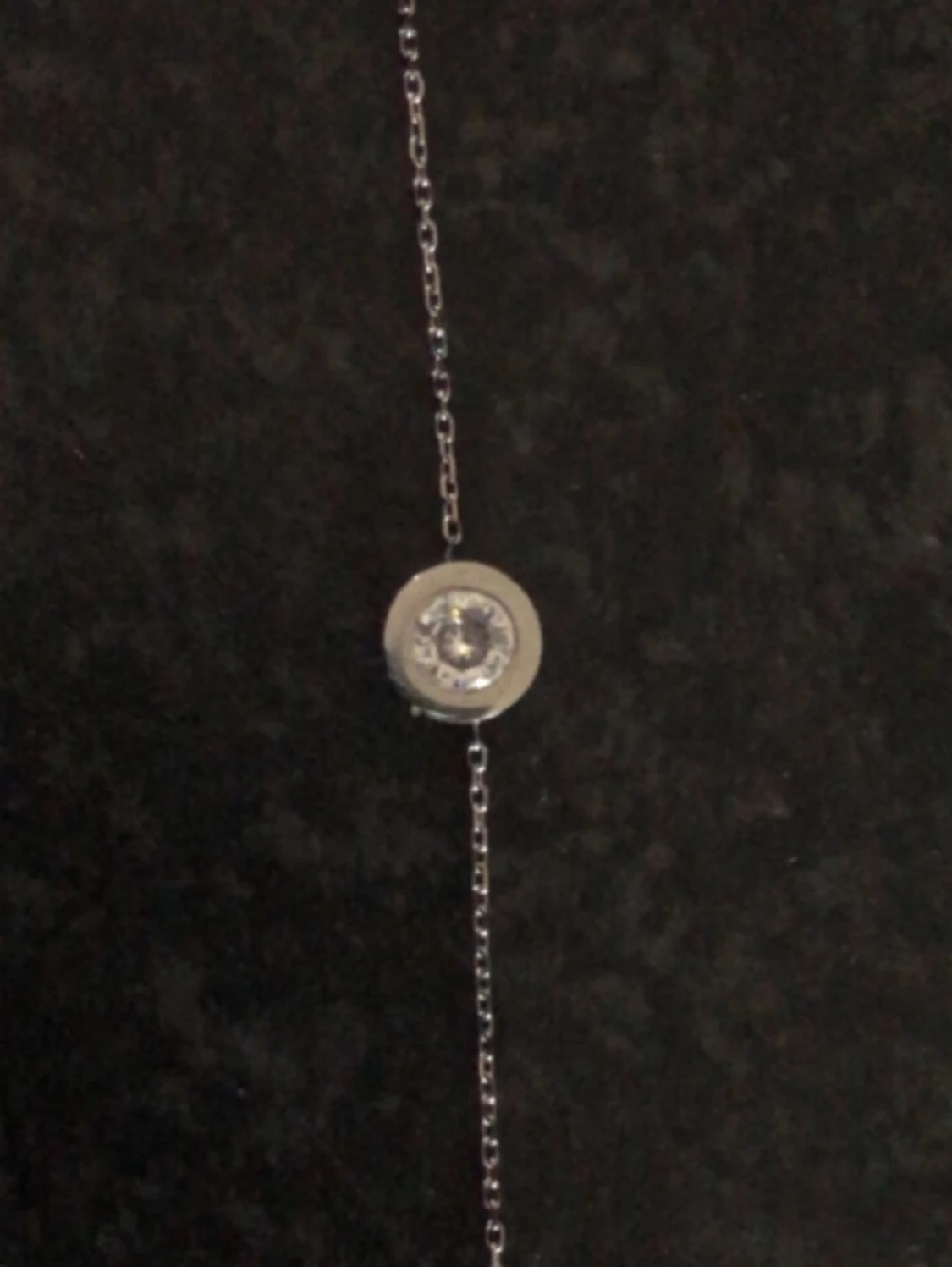 Silverfärgat armband med pärldetalj - 1