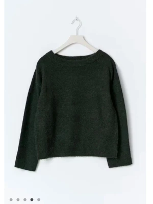 y oversized knitted sweater - Grön stickad oversized tröja från Gina. Nypris :- 259
