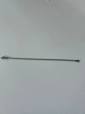 Silver armband  - Silver armband i storlek 18 cm så passar mindre vrister