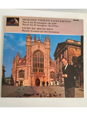 Mozart Violin Concertos vinyl - LP / vinylskiva med Mozart Violin Concertos No. 4 i D-dur, K.218 och No. 6 i D-dur, K.271a framförda av erkände Amerikansk-schweiziske violinisten Yehudi Menuhin med Bath Festival Orchestra. Skivan är en stereo "Long Play" från His Master's Voice, ASD 533, från 1963 och tillverkad i Storbritannien. Perfekt för alla som gillar klassisk musik! Fint skick!