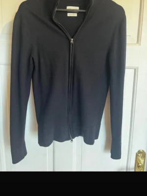 These glory days fullzip  - Hej! Säljer nu en these glory days fullzip. Tröjan är i storlek S, men passar XS betydligt bättre då den är väldigt tajt. Annars bra skick! Hör av dig vid frågor!