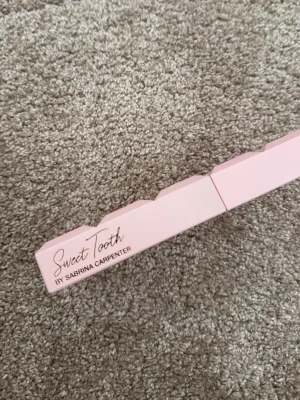 Sweet tooth - Den har i sig lite under första chokladrutan typ, lite mer än halva. Nyrpis är 620 så säljer superbilligt