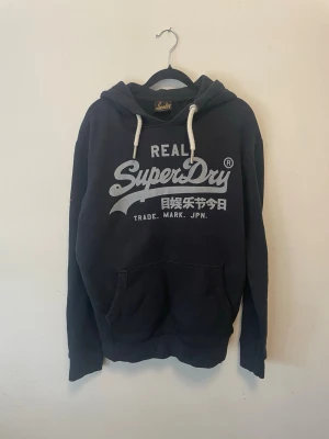 Superdry hoodie  - Superdry || storlek L || skick 8/10 || pris kan diskuteras!
