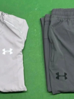 Under armour tracksuit - Snygg i storlek m prislappar kvar