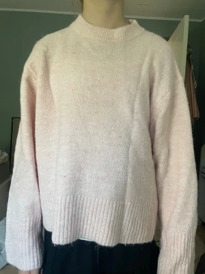 Ljusrosa oversized stickad tröja - Mysig ljusrosa stickad tröja💗storleken är 146/152 men är större i storleken💞