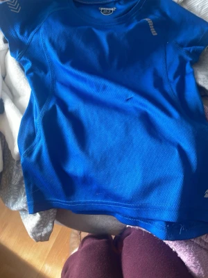 Sport tröja - Säljer en blå sport T-shirt 
