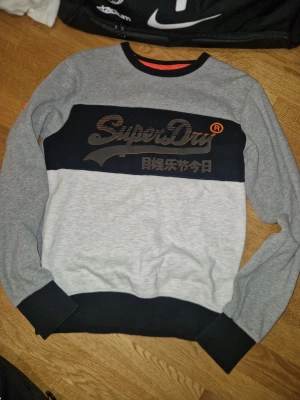 Superdry - Superdry sweater fits XS-M