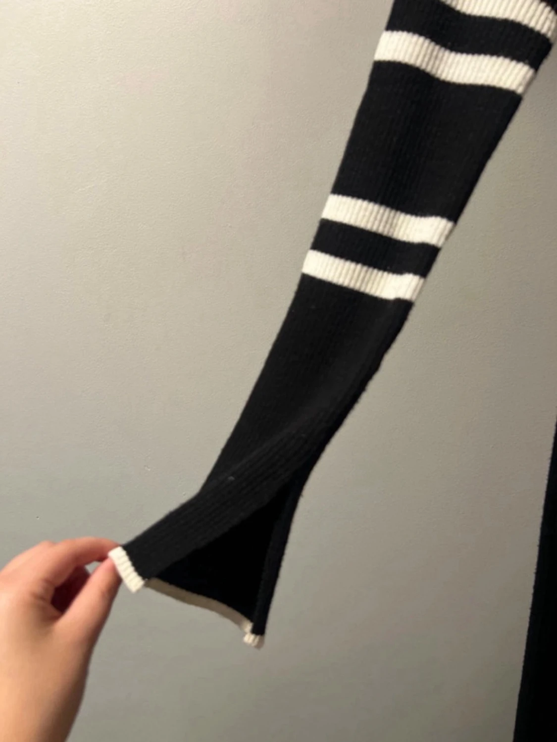 Svart långklänning med vita ränder - 1