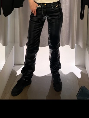 Eytys leather jeans pants byxor - I’m selling these really beautiful jeans with leather effect from Eytys 🖤  They’ve only been worn a few times and are being sold without the tags 🏷️ They don’t stretch. Long length.  Size is 27/34