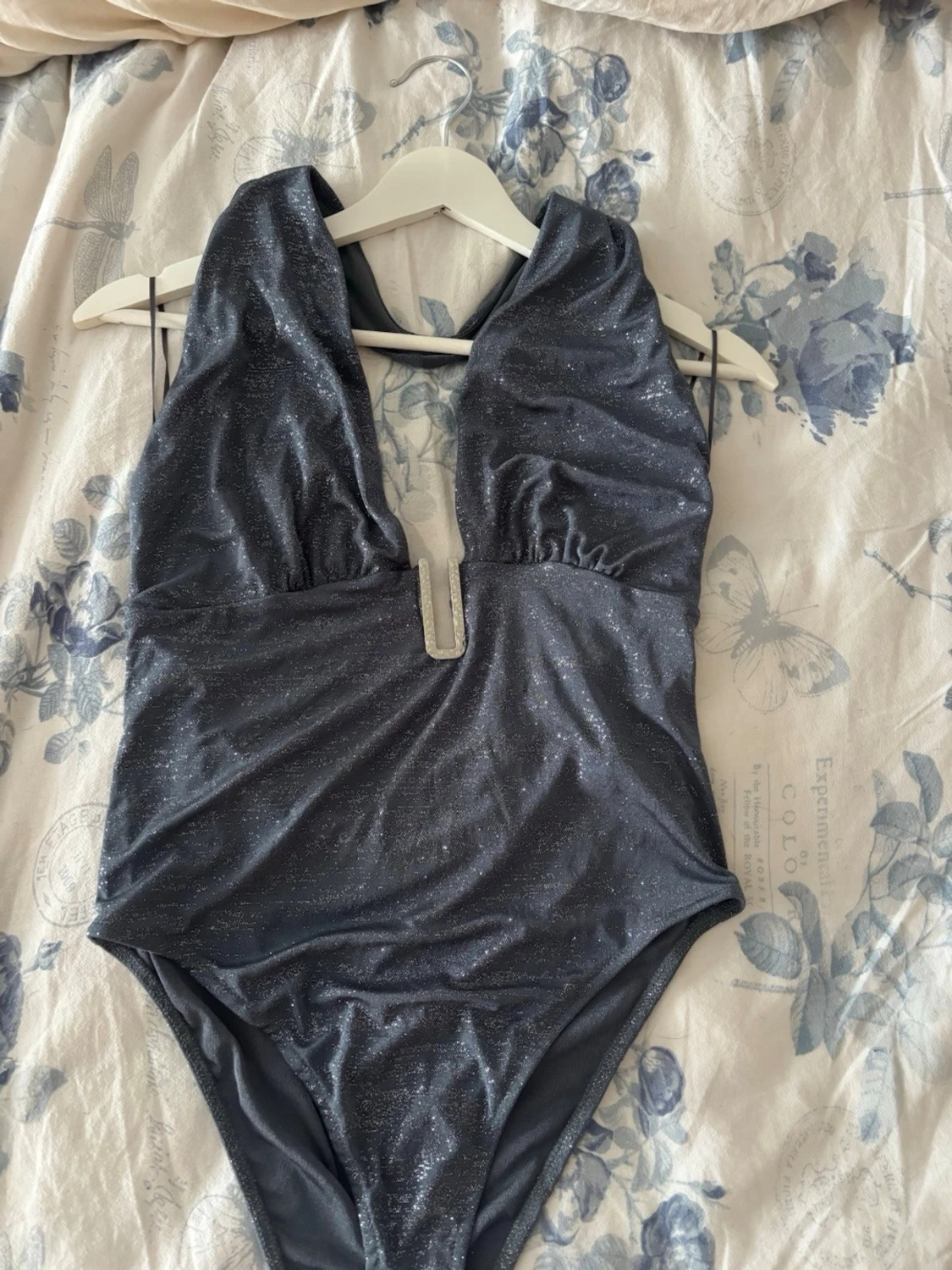 Glittrig mörkgrå body med halterneck - 1