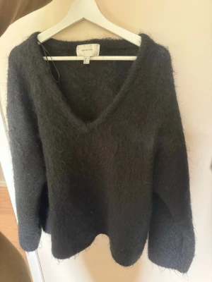 Stickad mohair tröja  - Super mysig mohair tröja från H&M! Acepterar inte längre bud. 
