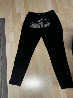 Trapstar byxor/tröja - Storlek M, kan lägga in matchande tröjan till byxorna ifall önskad
