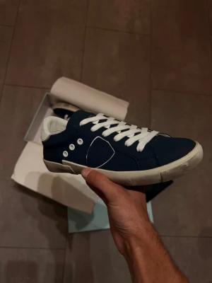 Philip model sneakers - sneakers från Philip model, skorna är helt nya. Väldigt bra kvalitet. Storlek 41