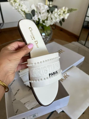 Dior sandaler 38 - Aldrig använda  . Box medföljer . Kan även mötas i Sthlm !