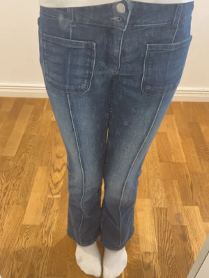 Jeans - Bootcut jeans från Gina Tricot i storlek 152.                         Bra skick.