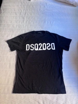 Dsquared2 T-shirt - Black T-shirt from Dsquared2 Size M Original prize €100 DM for more questions