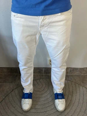 Dondup Mius Jeans - CONDITION — 9/10 Excellent condition.  Light signs of wear.     SIZE — 32 Model is 170 cm, 67kg  MEASUREMENTS (CM) (Please refer to the last photo for measurement guide)  A — 39 cm  B — 90 cm  C — 16 cm