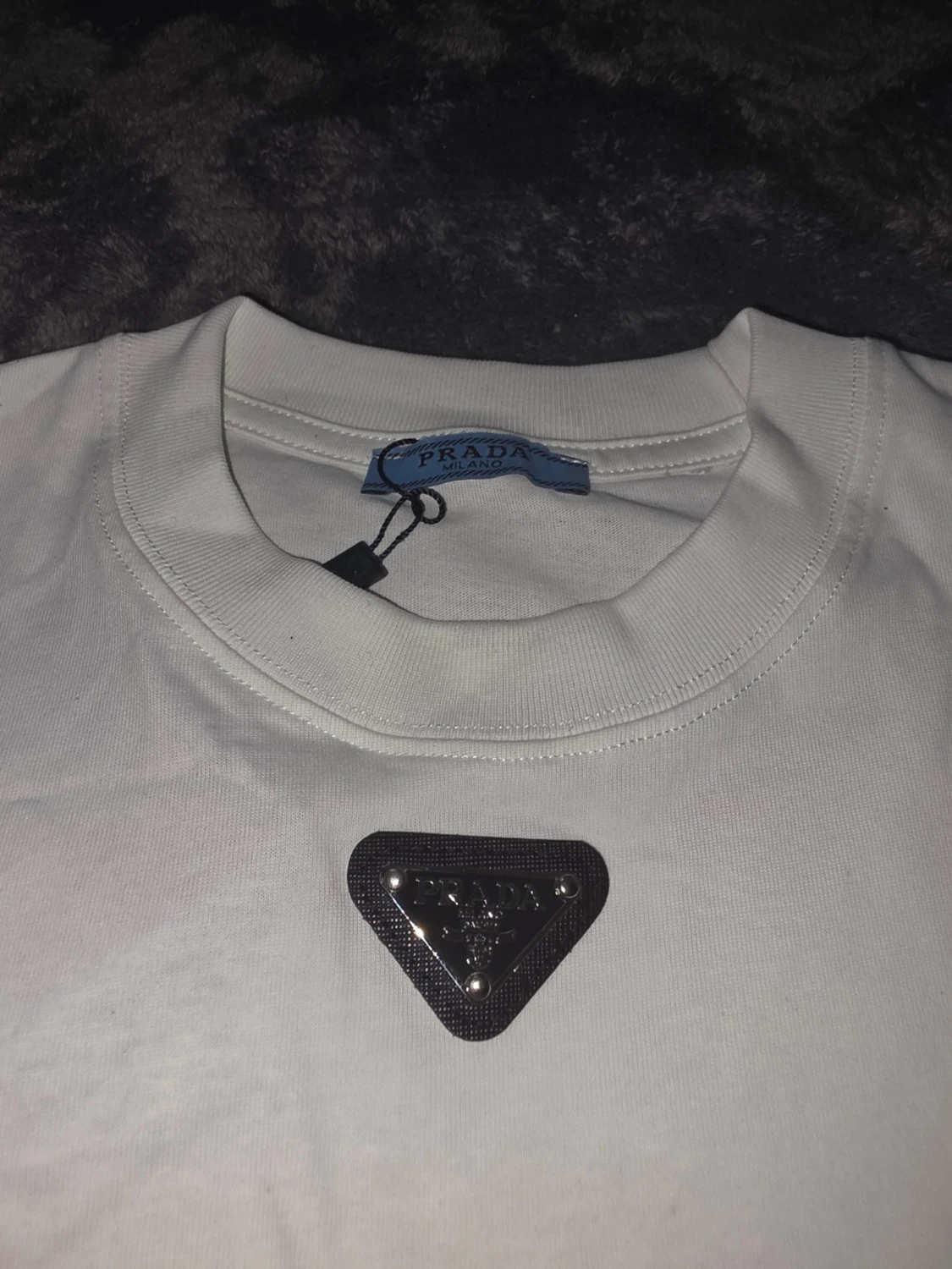 Vit t-shirt från Prada med logga - 1
