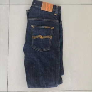 Nudie jeans - ett par schysstare nudie jeans || strlk W33 L34 || Model: Thin Finn || skick: 10/10 ( som nya ) || nypris: 1599kr || hör gärna av er vid intresse!  Pris kan diskuteras!!